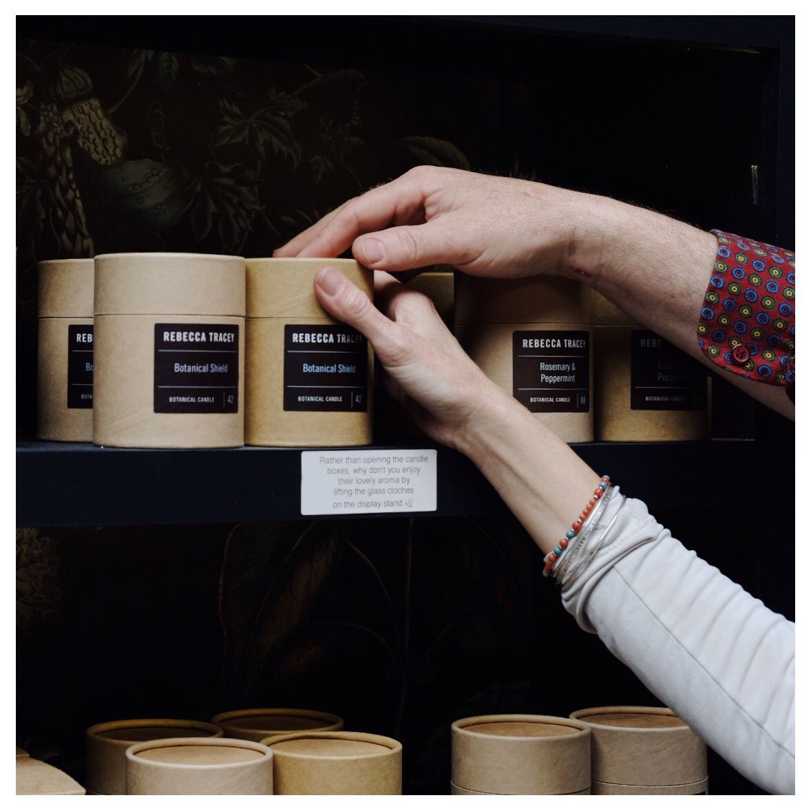 candles, hands holding a candle